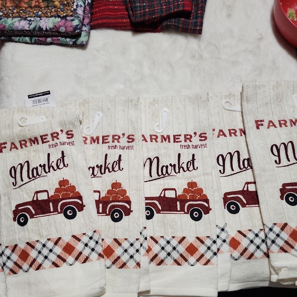 Farmer's Market Kitchen Towels ( SET OF 5 TOWELS ) NWT.